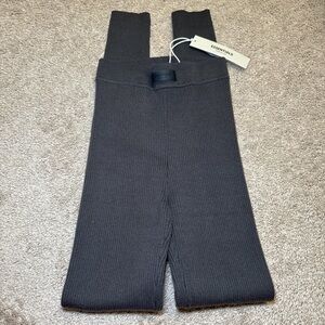 ESSENTIALS RIBBED KNIT LEGGINGS